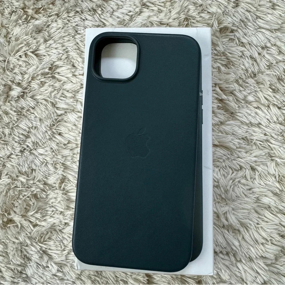 iPhone 14 Plus leather case Forest Green - Picture 7 of 7